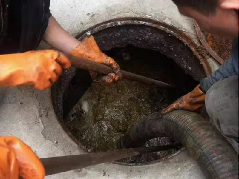 太原清理化粪池时如何避免沼气的危害?